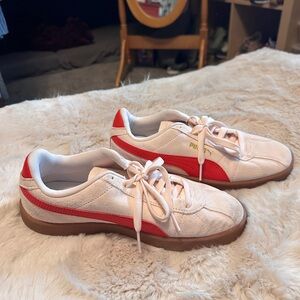 Puma Cream and Pink Sneakers
